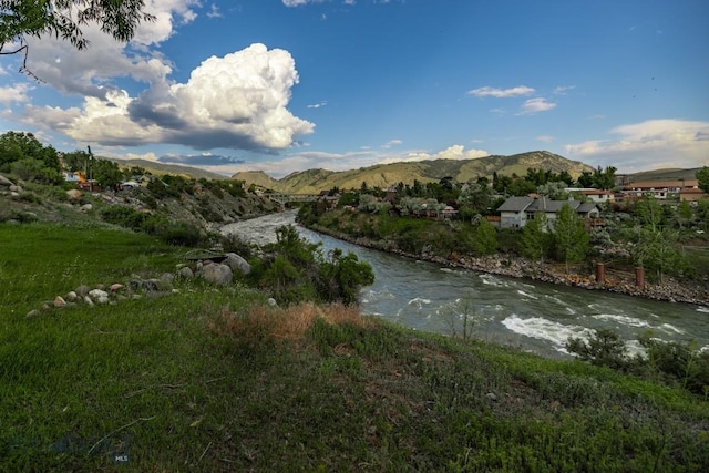 water view featuring a mountain view