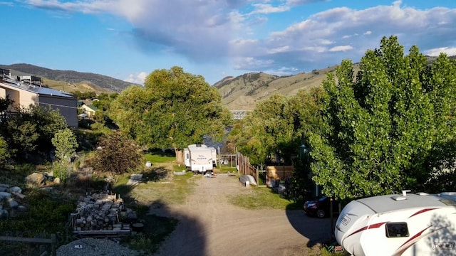 bird's eye view featuring a mountain view