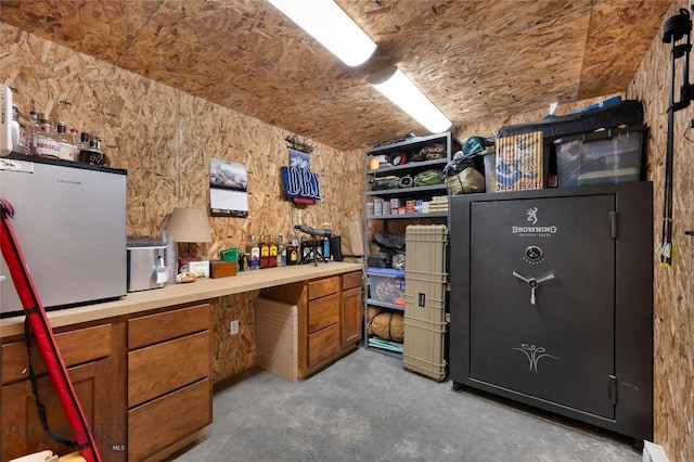 2521 Weaver Ln, Belgrade, MT 59714 - interior space featuring concrete floors
