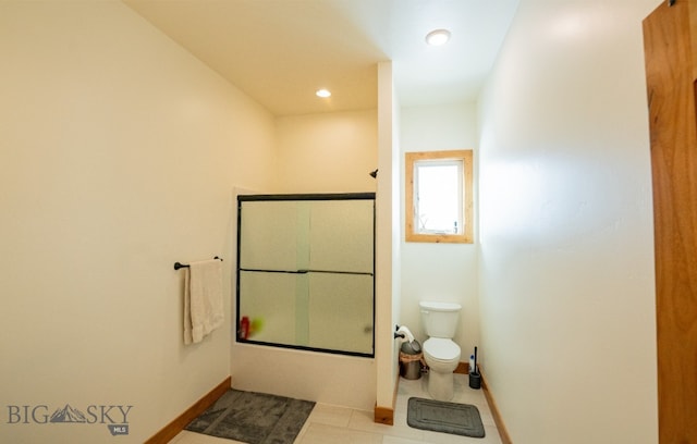 bathroom featuring toilet, baseboards, and recessed lighting