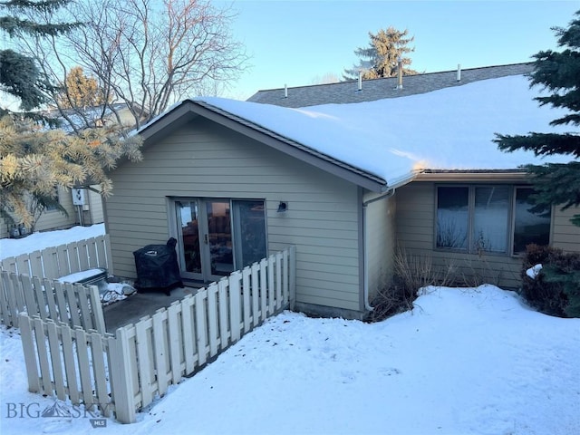 view of front of home featuring fence