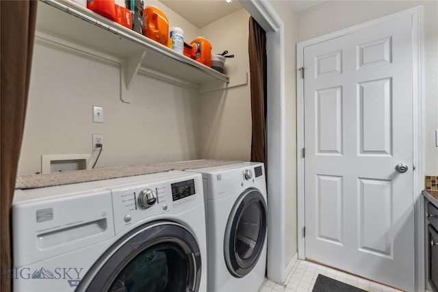 washroom with laundry area and independent washer and dryer