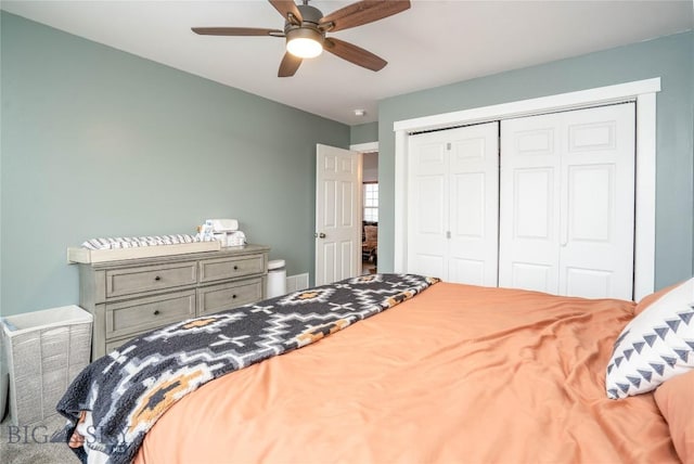 bedroom featuring ceiling fan and a closet