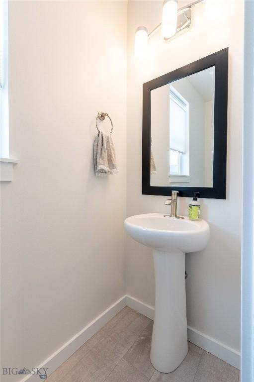 bathroom with baseboards