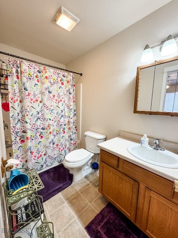 bathroom featuring toilet, shower / tub combo, visible vents, and vanity