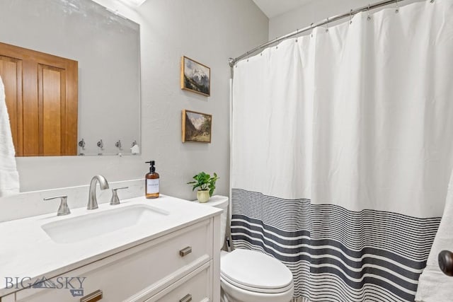 bathroom with a shower with shower curtain, vanity, and toilet