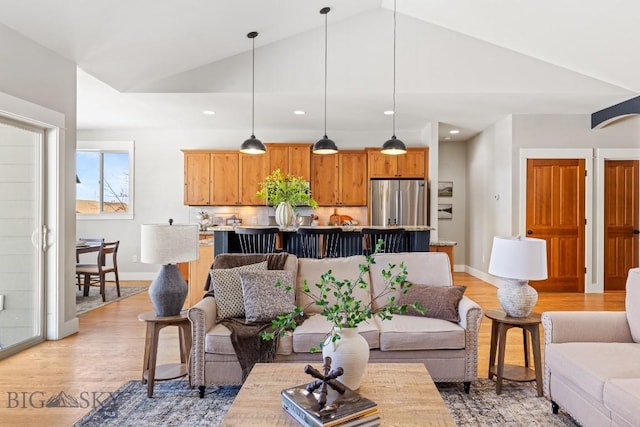 living room featuring vaulted ceiling, light wood finished floors, recessed lighting, and baseboards