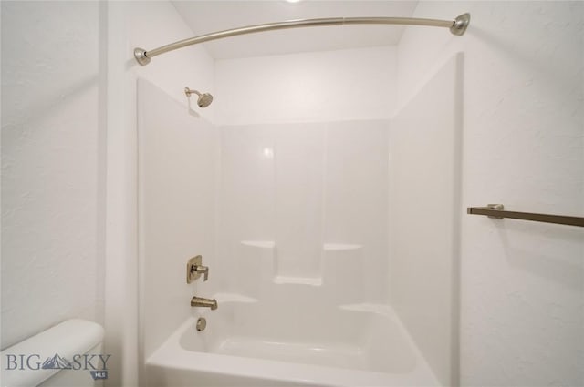 full bath with toilet and tub / shower combination