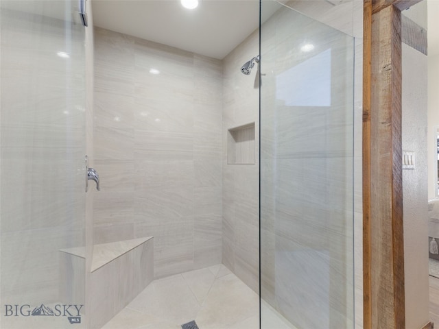 bathroom featuring tiled shower