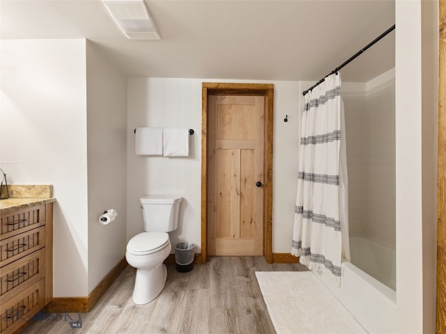 full bathroom featuring visible vents, toilet, wood finished floors, shower / bath combination with curtain, and baseboards