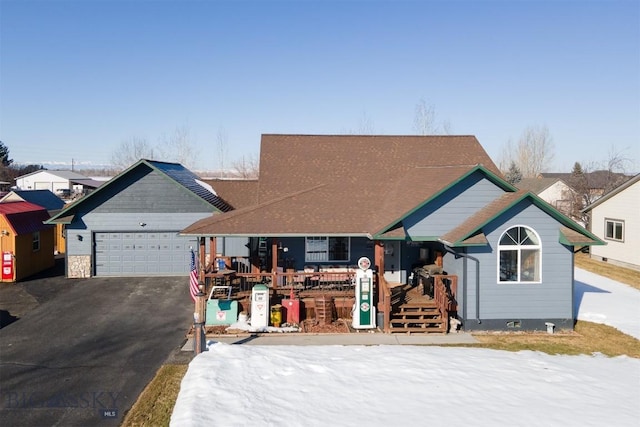 view of front facade featuring driveway and a garage