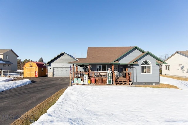 view of front facade featuring a porch, an attached garage, and fence