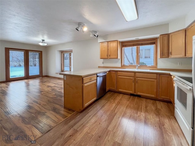 kitchen featuring a sink, a peninsula, light wood-style floors, white range with electric stovetop, and stainless steel dishwasher