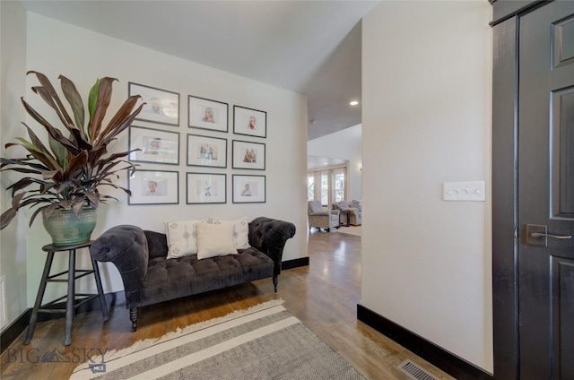 living room featuring recessed lighting, visible vents, baseboards, and wood finished floors