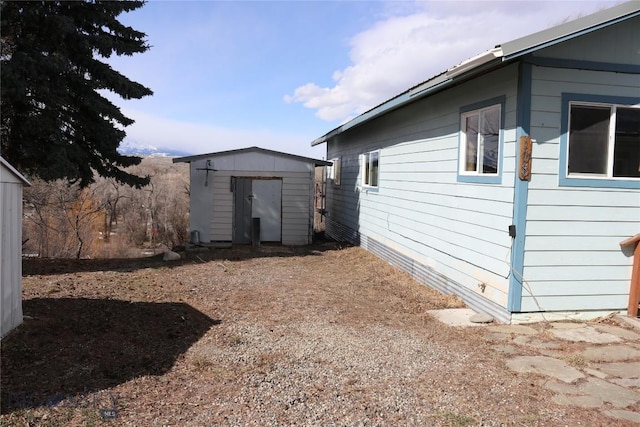 view of yard with an outbuilding and a storage unit