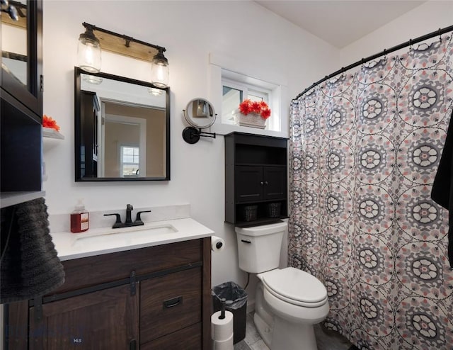 full bath with vanity, toilet, and a shower with curtain