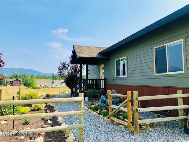 view of yard with fence and a mountain view