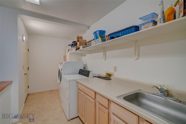 laundry room with washer and clothes dryer, a sink, cabinet space, baseboards, and light floors