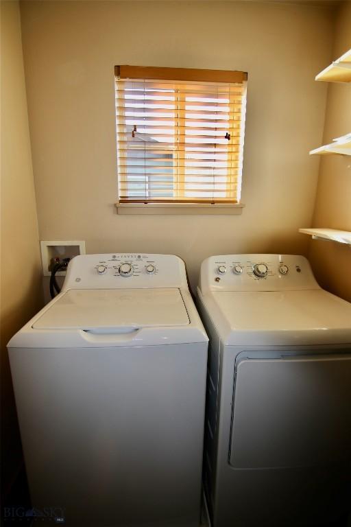 washroom featuring laundry area and washing machine and dryer