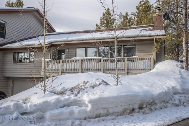 view of front of property with covered porch and a garage