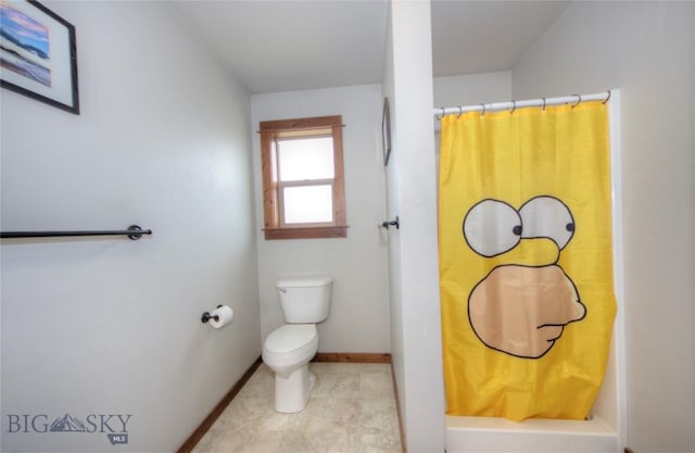813 Pleiades Pl, Livingston, MT 59047 - bathroom featuring tile patterned floors, a shower with shower curtain, baseboards, and toilet