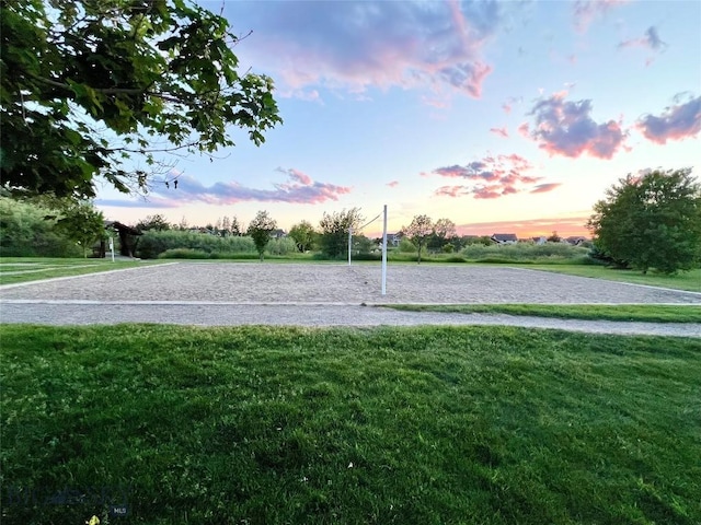 336 N Hanley Ave, Bozeman, MT 59718 - yard at dusk with volleyball court and a yard