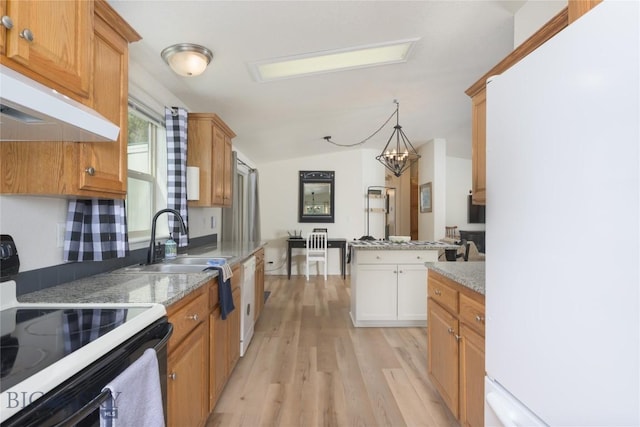 57 Vagabond Ln, Anaconda, MT 59711 - kitchen with a notable chandelier, light wood-type flooring, white appliances, under cabinet range hood, and lofted ceiling