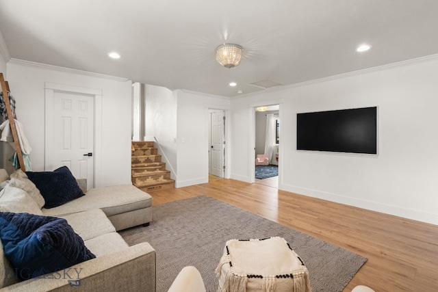 living area featuring crown molding, baseboards, recessed lighting, and wood finished floors