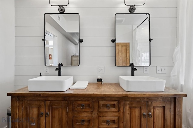 992 Deer Haven Dr, Deer Lodge, MT 59722 - full bath with double vanity