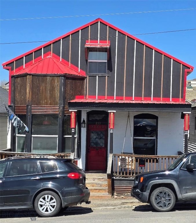 view of front facade with a porch