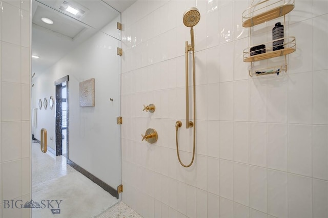 280 High Ridge Rd, Bozeman, MT 59715 - bathroom featuring a tile shower, baseboards, and visible vents