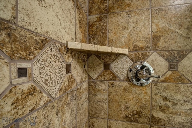 details with a tile shower