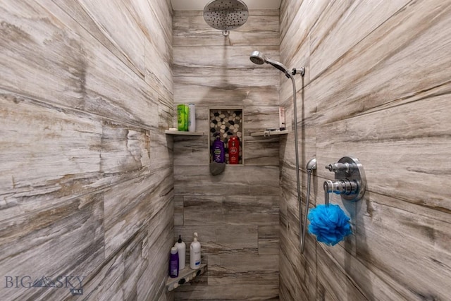 full bathroom featuring a tile shower