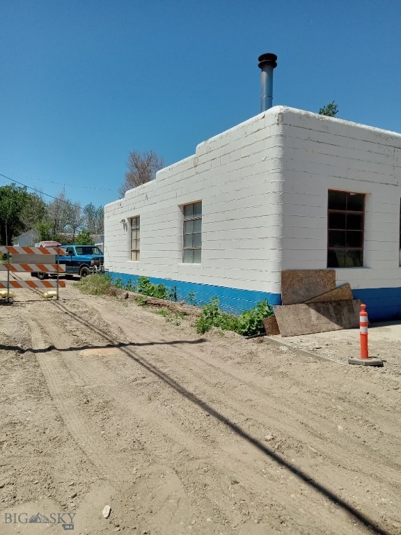 618 Washington St, Miles City, MT 59301 - view of side of home