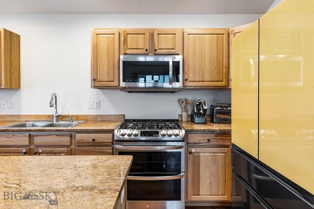 250 Jackson Ln, Belgrade, MT 59714 - kitchen with appliances with stainless steel finishes, a sink, and light countertops