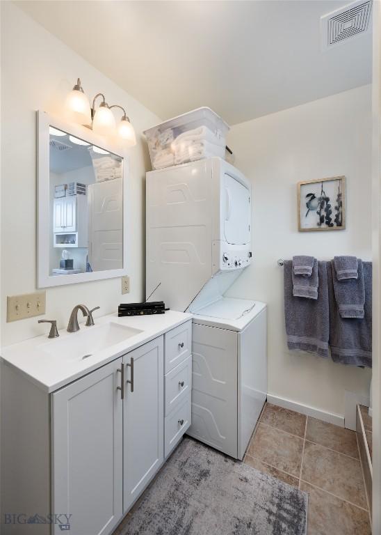 682 E River Rd, Pray, MT 59065 - bathroom featuring estacked washer and dryer, vanity, and baseboards