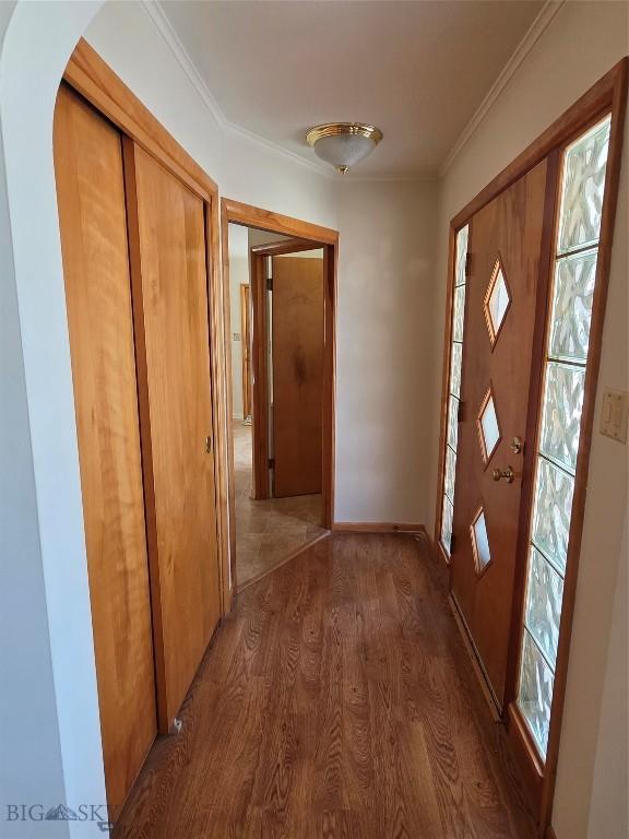 606 S Arizona, Dillon, MT 59725 - foyer featuring wood finished floors, arched walkways, crown molding, and baseboards