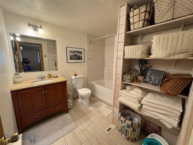 full bathroom featuring a textured ceiling, wood tiled floor, a textured wall, toilet, and vanity