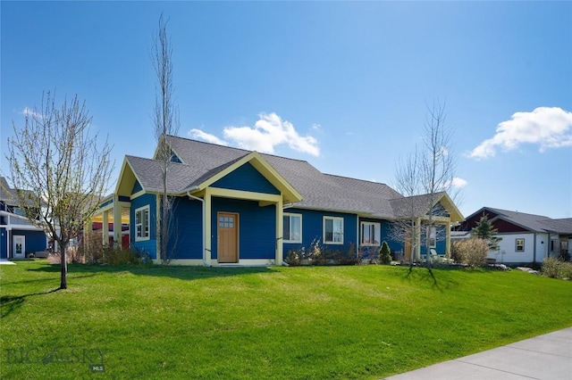 view of front of house featuring a front lawn