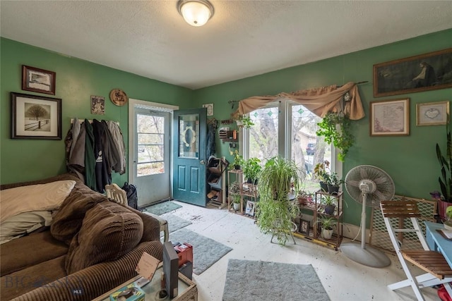 124 S M St, Livingston, MT 59047 - living area with a textured ceiling