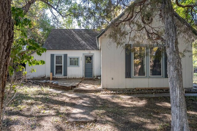 124 S M St, Livingston, MT 59047 - view of front of house with a shingled roof