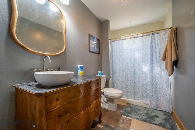 124 S M St, Livingston, MT 59047 - full bath with toilet, a shower with curtain, baseboards, and vanity