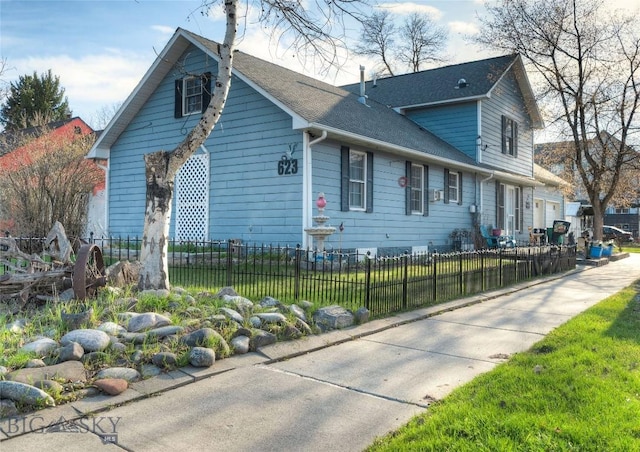 623 N Grand Ave, Bozeman, MT 59715 - view of side of home featuring a shingled roof and a fenced front yard