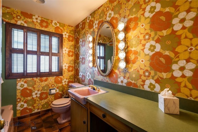 423 Riverview Ct, Great Falls, MT 59404 - full bath with tile patterned floors, a wealth of natural light, toilet, and wallpapered walls
