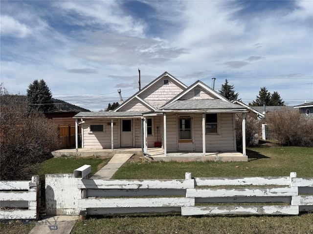 view of front of house featuring a porch and a fenced front yard