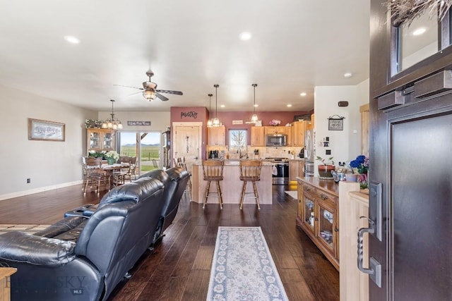 living area featuring dark wood-style flooring, ceiling fan, recessed lighting, and baseboards