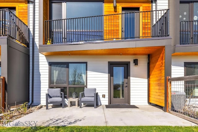 doorway to property featuring a patio