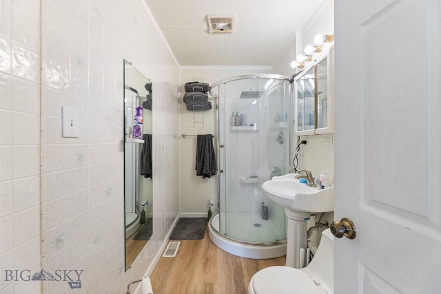 502 W Front St, Livingston, MT 59047 - bathroom featuring toilet, wood finished floors, ornamental molding, visible vents, and a stall shower