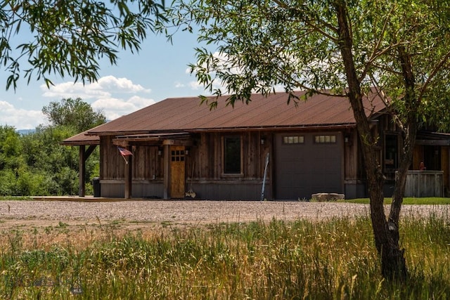 view of front facade featuring a garage