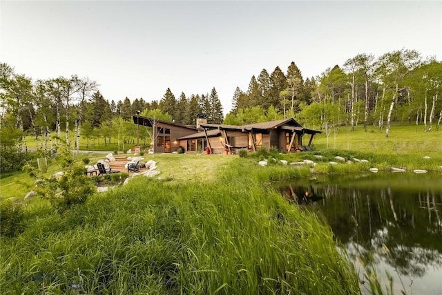 view of yard featuring a water view